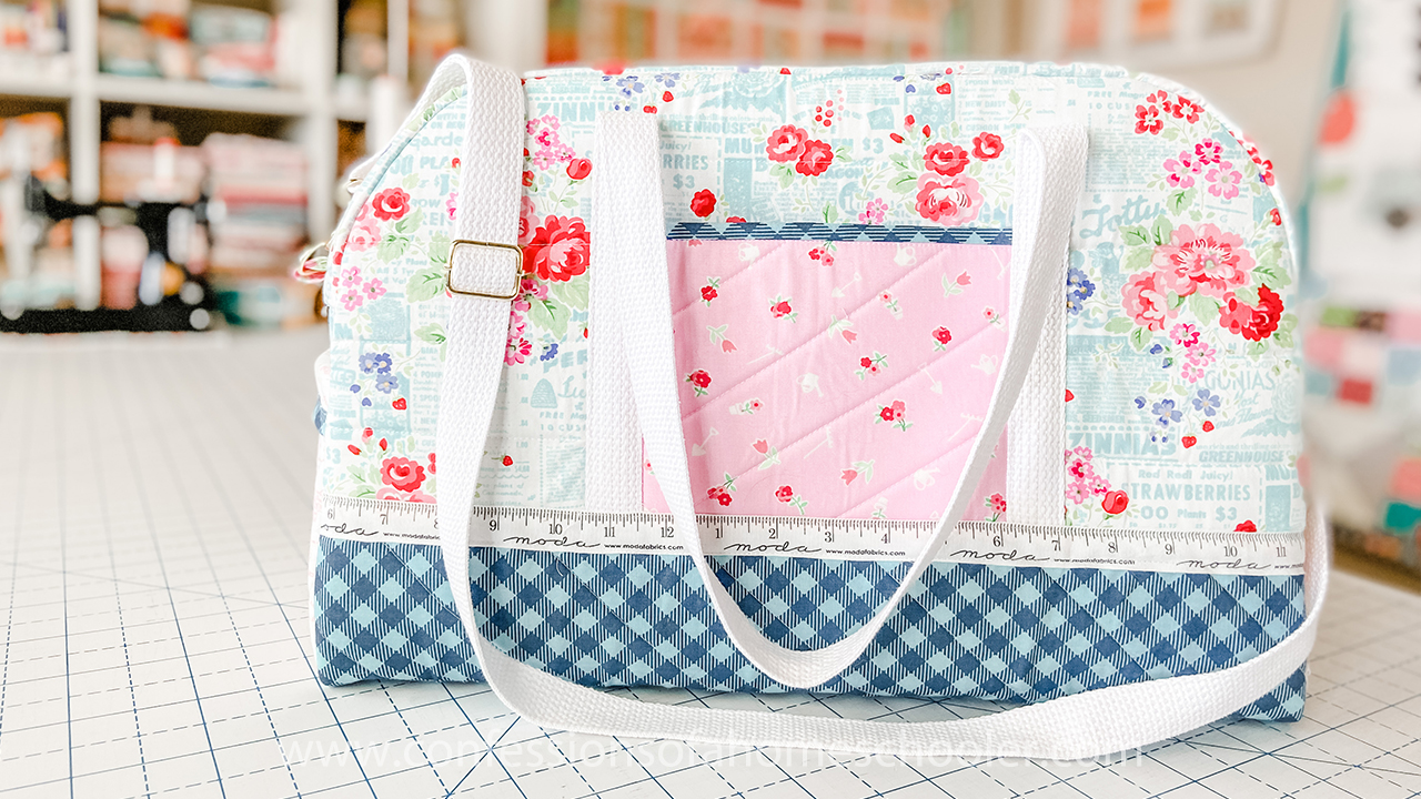 Quilty Weekend Zipper Tote Quilty Weekend Zipper Tote