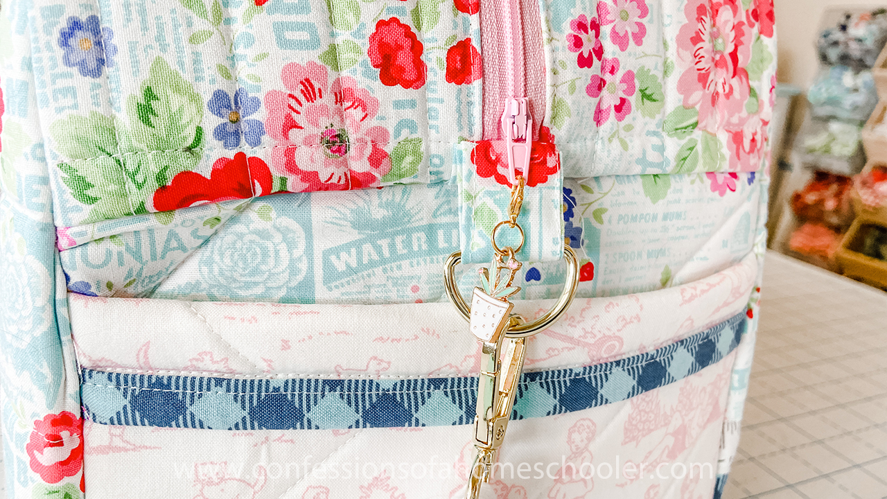 Quilty Weekend Zipper Tote Quilty Weekend Zipper Tote